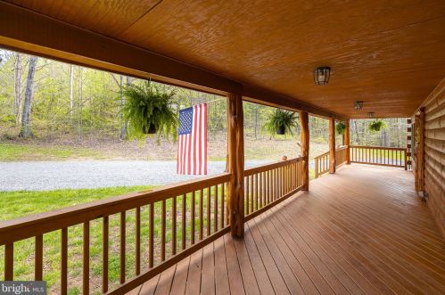 589 George James Loop, Radiant, VA 22732-3271