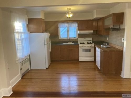 95 Sylvester Ave, Paterson NJ  07506-1214 exterior