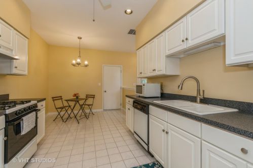 17773 Braewick Rd, Gurnee, IL 60031-5208