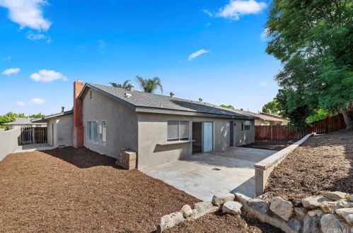 9850 Mcnicholl Dr, Riverside CA  92503-5521 exterior