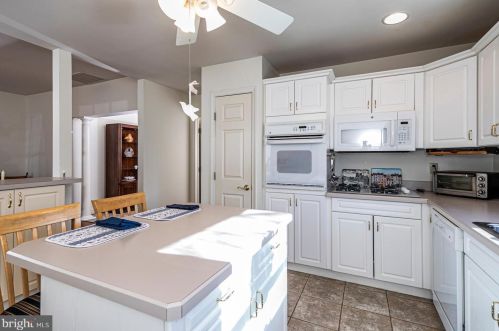 2 Birchwood Ct, Princeton NJ  08540-5041 exterior