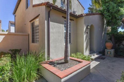 60 Alevera St, Irvine, CA 92618-7019
