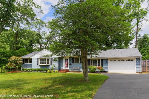 6 Oak St, Lincroft, NJ 07738-1819