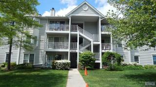 121 Raintree Ln, Mahwah, NJ 07430-2059