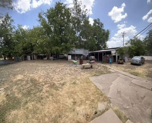 602 Main St, Lometa, TX 76853-2208