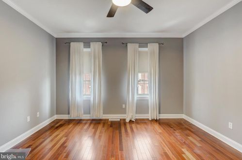 1034 4th St, Philadelphia PA  19147-4106 exterior