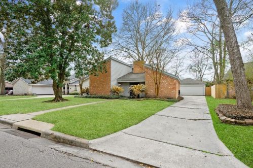 319 Prince Of Wales St, Conroe, TX 77304-2719