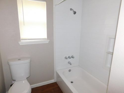 502 Colonial Dr, Garland TX  75043-2305 exterior