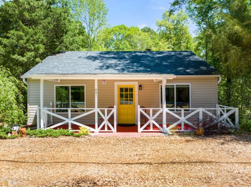 881 Doyle St, Toccoa, GA 30577-2425