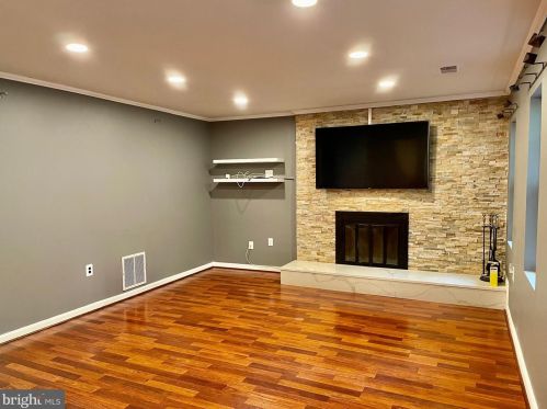 8001 Pyracantha Ct, Springfield, VA 22153-3015