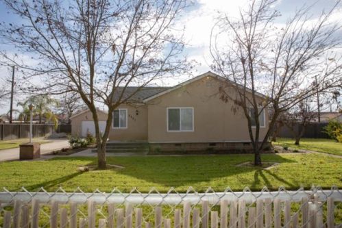 2201 Hedges Ave, Fresno, CA 93703-3807