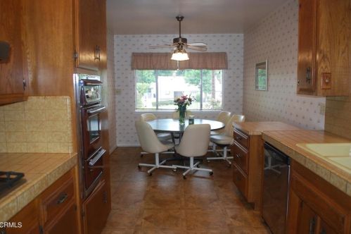 5042 Carolyn Way, Glendale CA  91214-1061 exterior