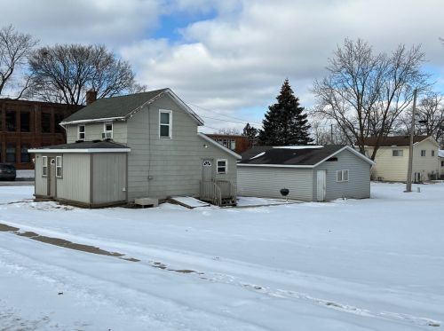 300 Jefferson Ave, Pingree Grove IL  60140-7639 exterior