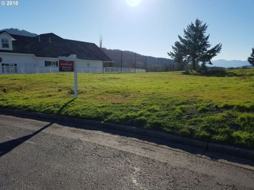 2074 Culver Loop, Sutherlin OR  97479-9907 exterior