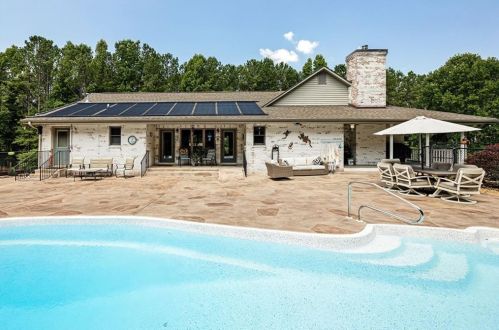 1424 Mount Carmel Rd, Newnan, GA 30263-4209