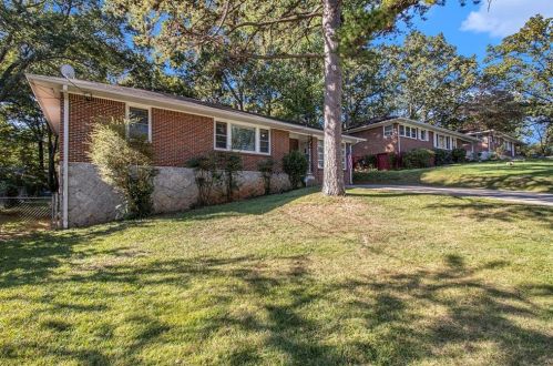 775 Pinevalley Dr, Forest Park, GA 30297-1327