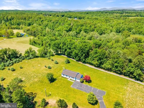 9788 Conde Rd, Marshall, VA 20115-2418