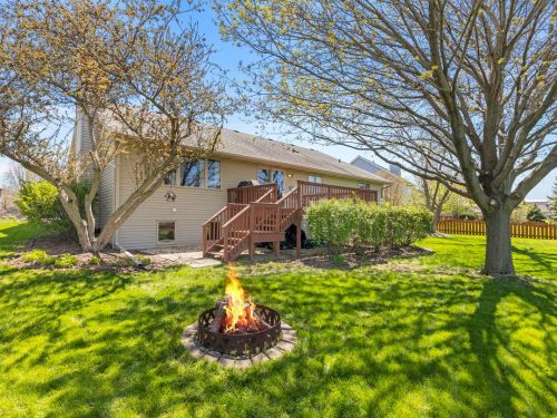 1315 Yorkshire Dr, Sycamore IL  60178-3236 exterior