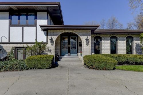 1157 Holly Ln, Hammond, IN 46321-3012