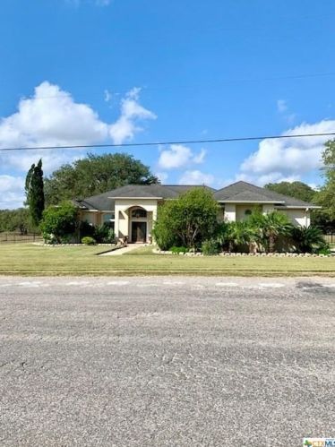 816 Church St, Goliad, TX 77963-3979