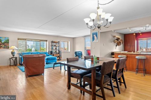 200 Lombard St, Philadelphia PA  19147-1605 exterior