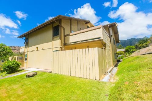 591 Hahaione St, Honolulu HI  96825-1405 exterior