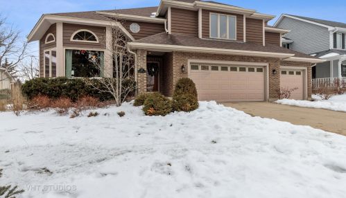 617 Edelweiss Dr, Antioch, IL 60002-2139