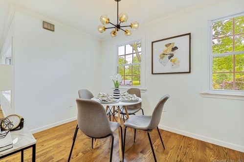 1090 Avery St, Wapping CT  06074-2301 exterior