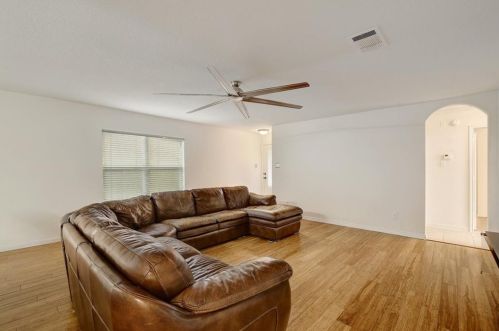 1437 Treeta Trl, Uhland TX 78640 exterior