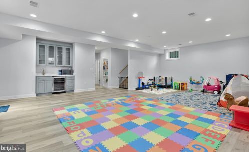 2707 1st St, Arlington VA  22204-1863 exterior
