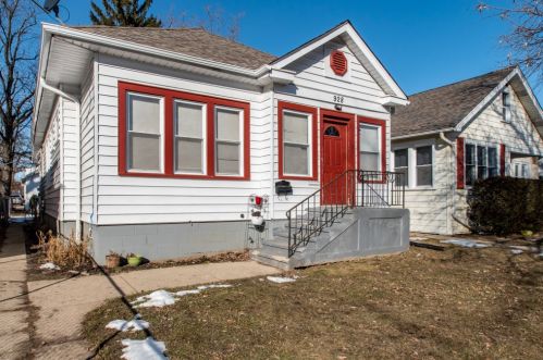 928 Walnut St, Waukegan, IL 60085-2848