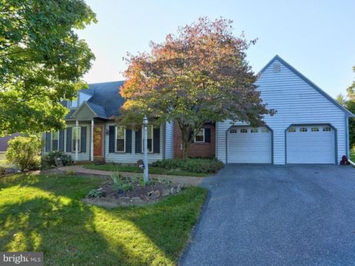 3188 Greenridge Dr, Lancaster, PA 17601-1345