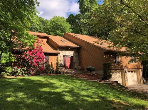 47 Darlene Dr, Wapping, CT 06074-2856