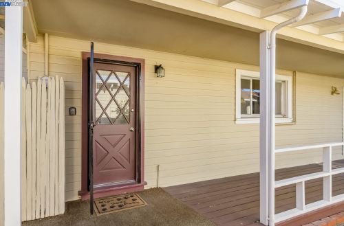 17763 Almond Rd, Hayward, CA 94546-1318