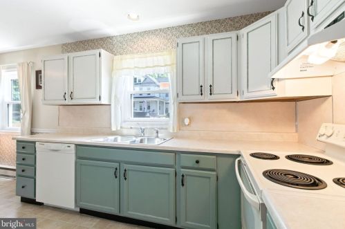 19 Sunset Ave, Ephrata PA  17522-2302 exterior