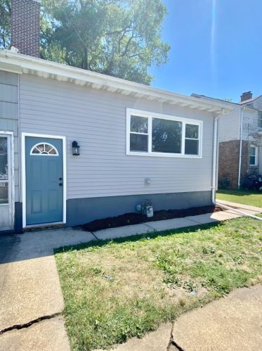225 Broadmoor Ave, Hammond IN  46321-1148 exterior