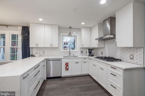 6400 Essex Ct, Springfield VA  22152-2817 exterior