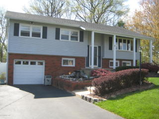 11 Villanova Dr, Millstone Township, NJ 07726-3513