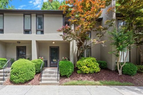 47 Ivy Trl, Atlanta, GA 30342-4200