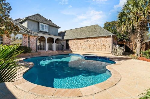 2106 Shari Ln, Garland TX 75043-1459 exterior