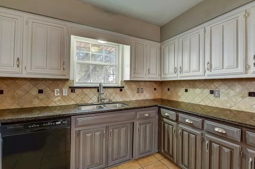 2211 San Simeon, Carrollton TX 75006-2828 exterior