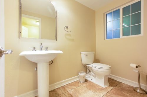 2411 Chevy Chase Dr, Glendale CA  91206-4525 exterior