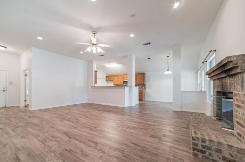 15624 Fisher Is Dr, Austin TX  78717-3833 exterior