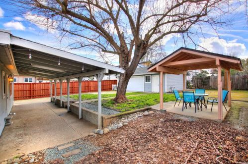 8960 Central Ave, Citrus Heights CA  95662-4102 exterior