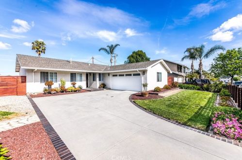813 Breton St, Simi Valley, CA 93065-5230