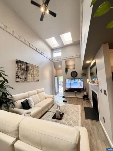 122 Tintern Ct, Charlottesville, VA 22901-8920