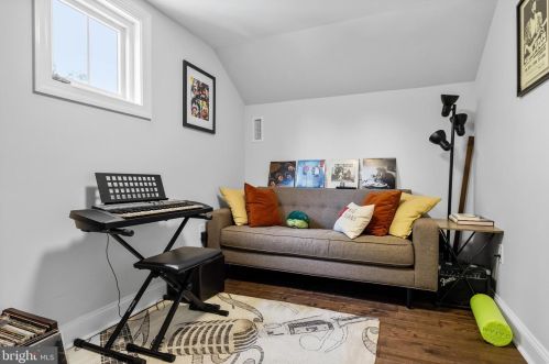 232 Elm Ave, Tavistock NJ 08033-2535 exterior