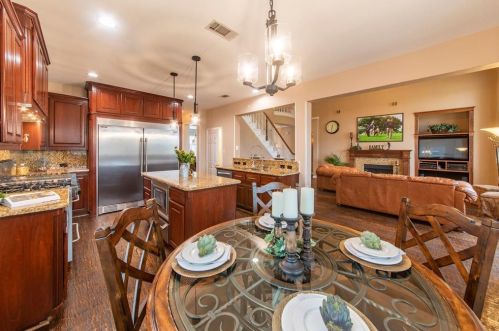 3609 Cimarron Dr, Carrollton TX 75007-6304 exterior