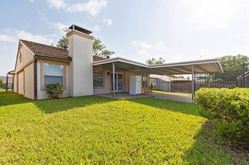 1214 High Vly Dr, Garland TX 75041-2050 exterior