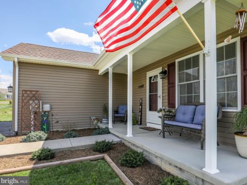342 Executive Way, Hedgesville WV  25427-5770 exterior